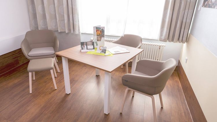 Sitzbereich im Privita Wahlleistungszimmer