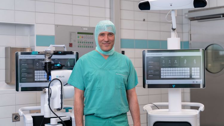 MEDICLIN Waldkrankenhaus Bad Düben: Roboter unterstützt beim Einsatz künstlicher Kniegelenke