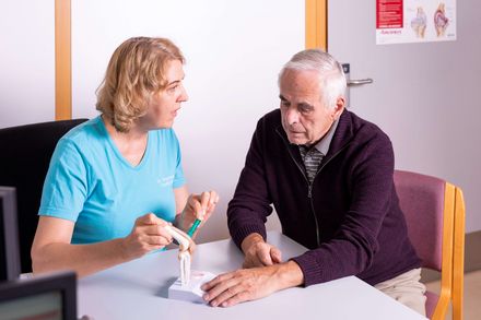 Knie-Totalendoprothesen - MEDICLIN Waldkrankenhaus erfüllt Vorgaben locker